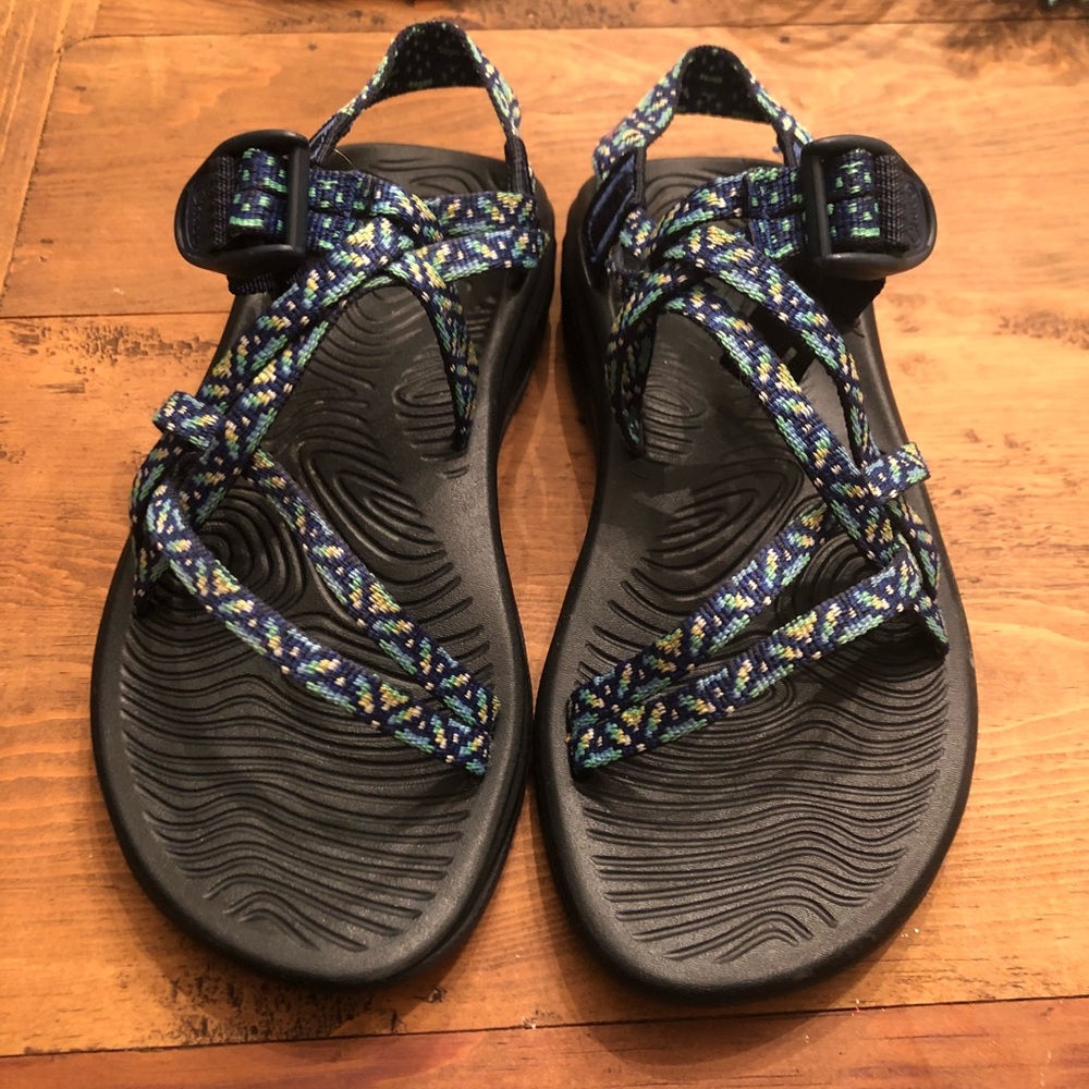Woman’s chacos size 6